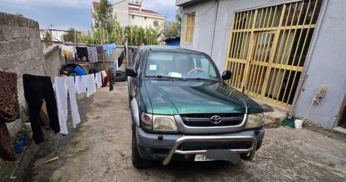 2005 Toyota Hilux Extra cab for sale in Addis Ababa, 3,300,000 Birr