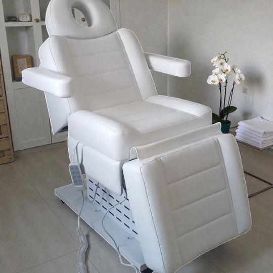 Güzellik Merkezinizin En Önemli Yatırımı: Neden 3 Motorlu Cilt Bakım Koltuğu Seçmelisiniz?