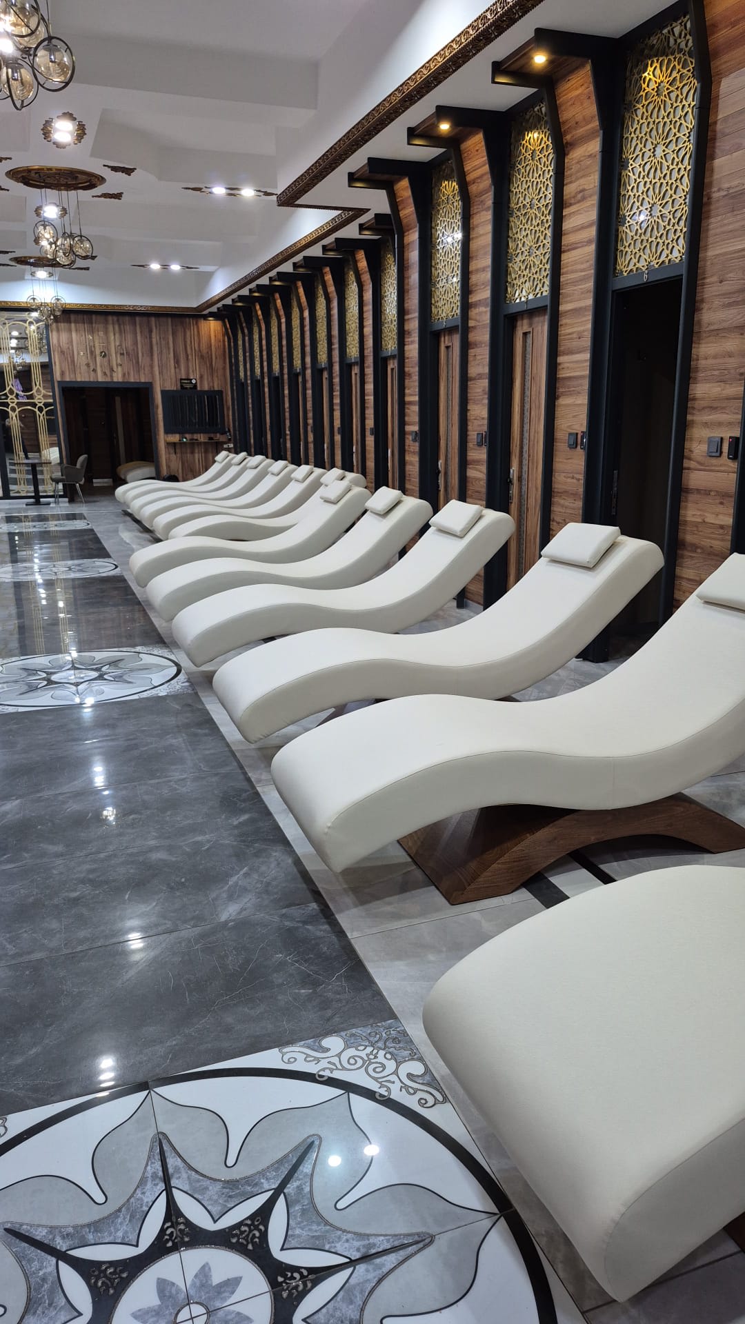 Spa Şezlongu: Otel ve Termal Tesislerde Konforun ve Estetiğin Buluşma Noktası