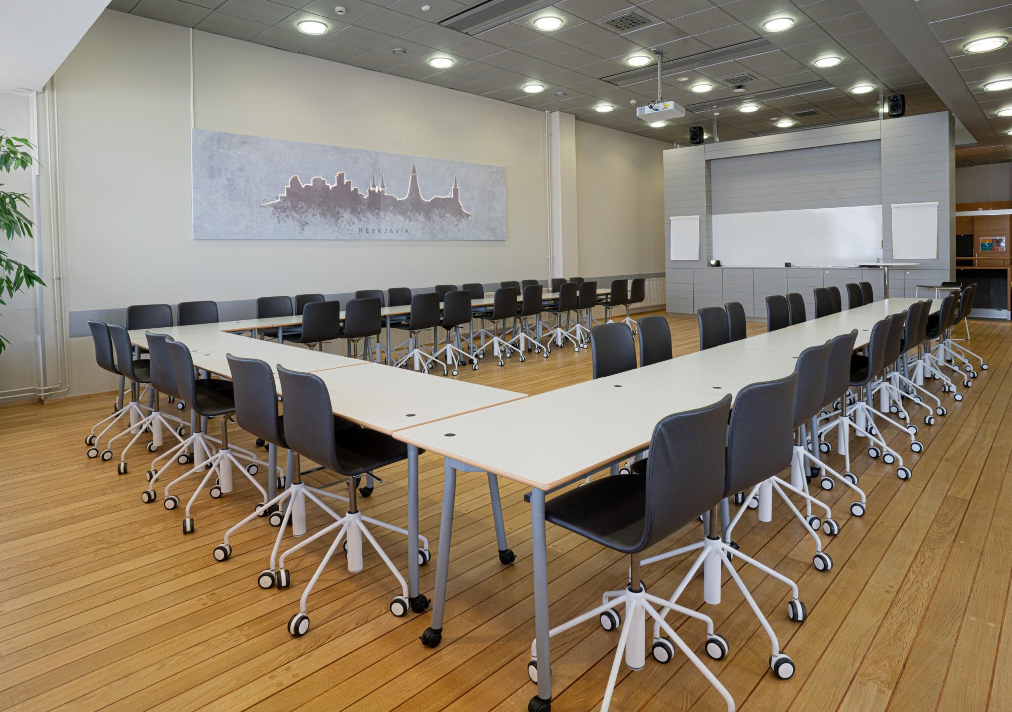 Representation room and sauna compartment big enough to host an event with a small band playing at the background. A lovely view over the city can be admired on the roof terrace.