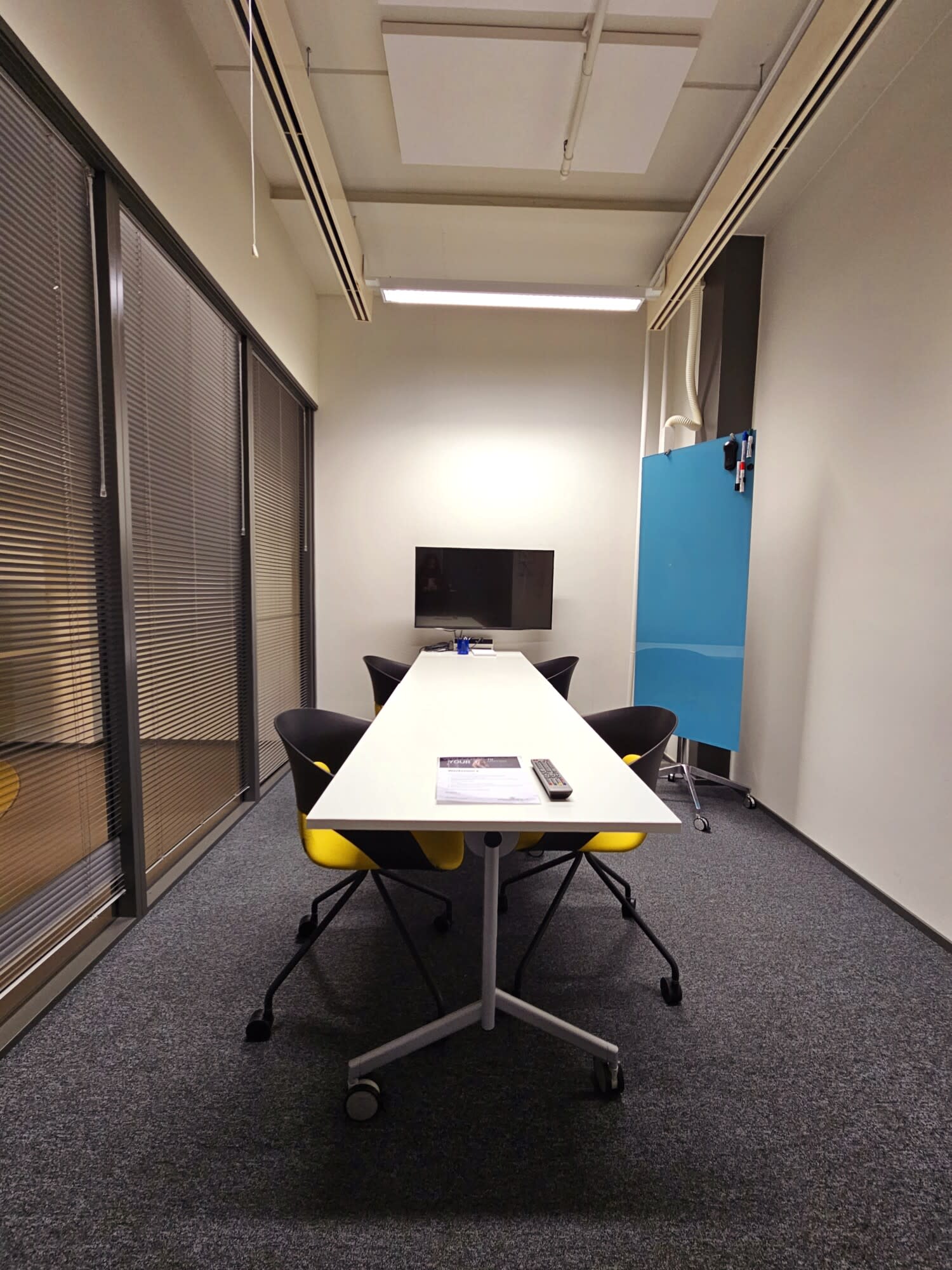 Meeting/work room located next to Aalto University along the Kehä I ring road, offering excellent traffic connections to all directions. Small room for working or small meetings (2–4 persons).