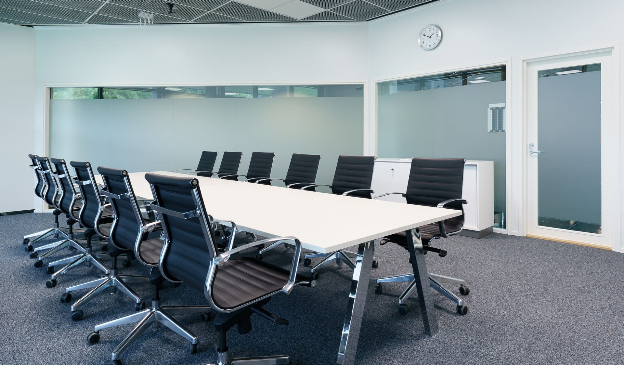 Located in Peltola campus the meeting room is easy to reach by car and public transport. The meeting room is suitable for lunch meetings.