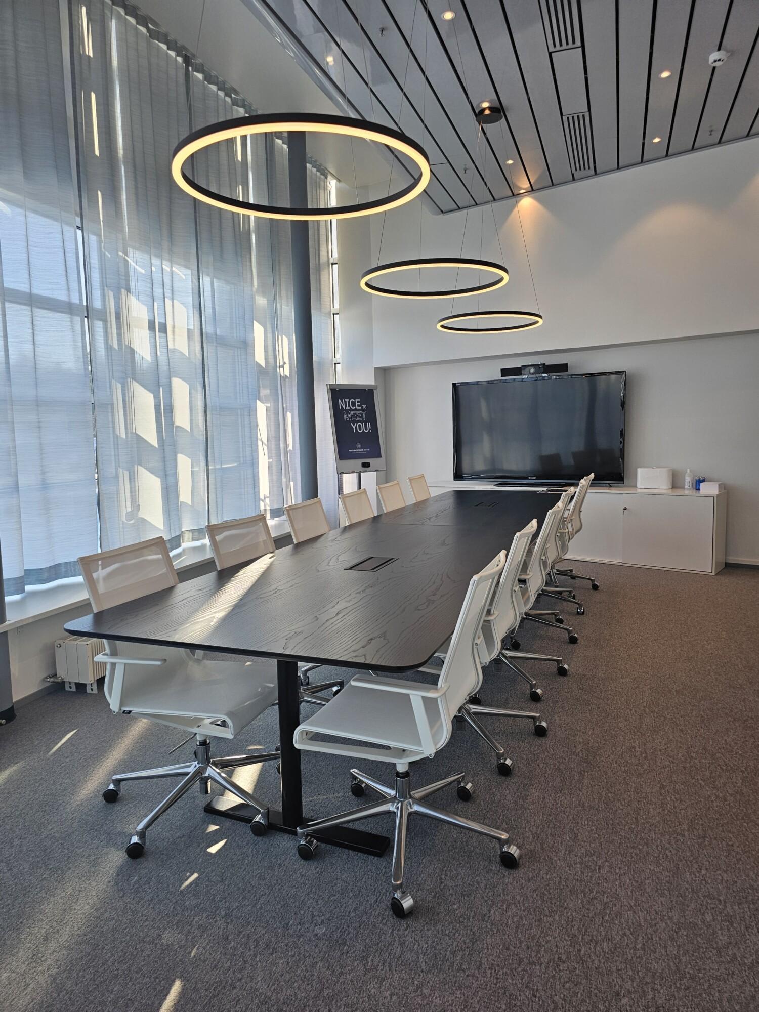 Video conference/meeting room located next to Aalto University along the Kehä I ring road, offering excellent traffic connections to all directions. Meeting room for 12 persons with a diplomat table.