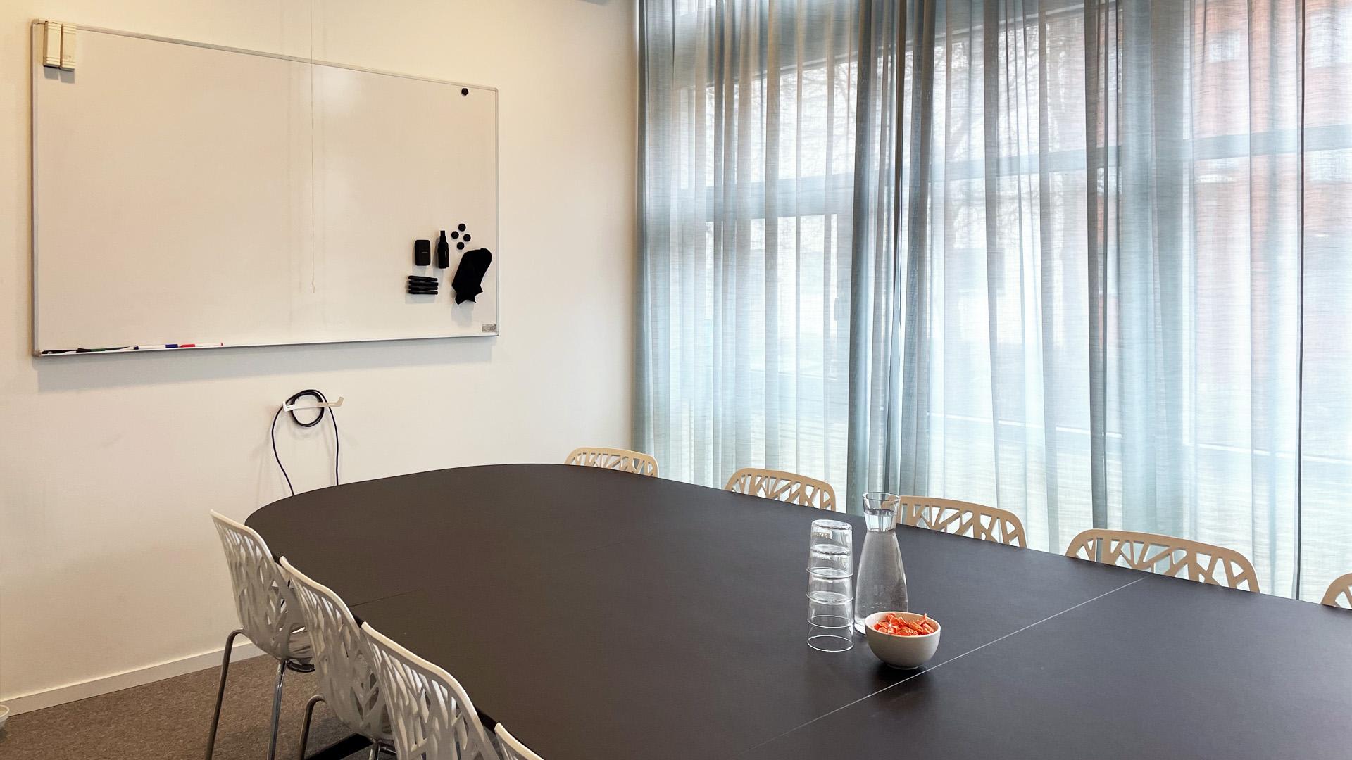 Inviting Stenbeck, located at Kronborgsgränd 1, comes with Wi-Fi, a screen, notepads, and a whiteboard. The meeting room accommodates up to 10 people.