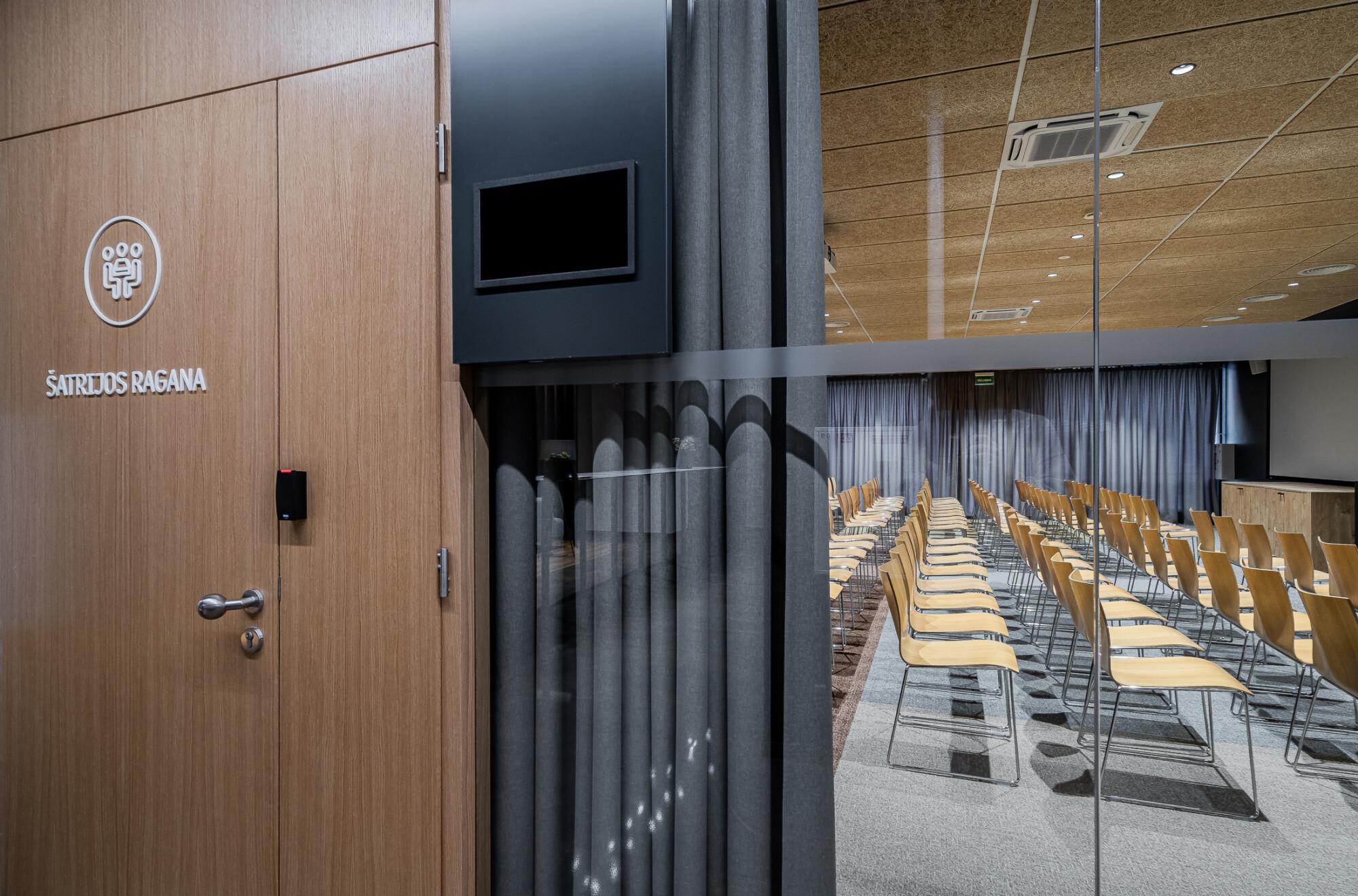 Conference hall offer space for training and events up to 110 people. Here you will find all the necessary equipment for a smooth meeting: projector, sound system, microphone, whiteboard, flipchart, stationery kit and we always take care of the table water..