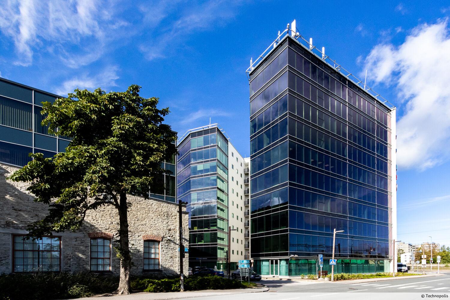 Representative office and service space with large display windows on the first floor for rent. The commercial space has three entrances.