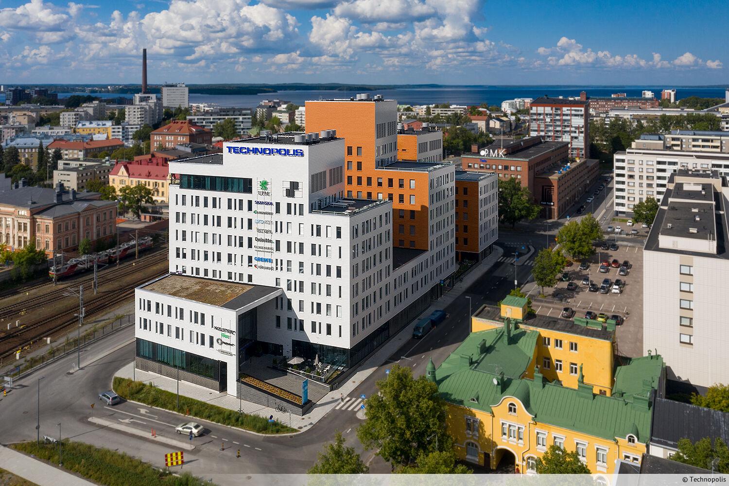 An office room for rent in the Technopolis Asemakeskus! The office is located in the Technopolis HUB small office area. The windows in this space open in the direction of the corridor.