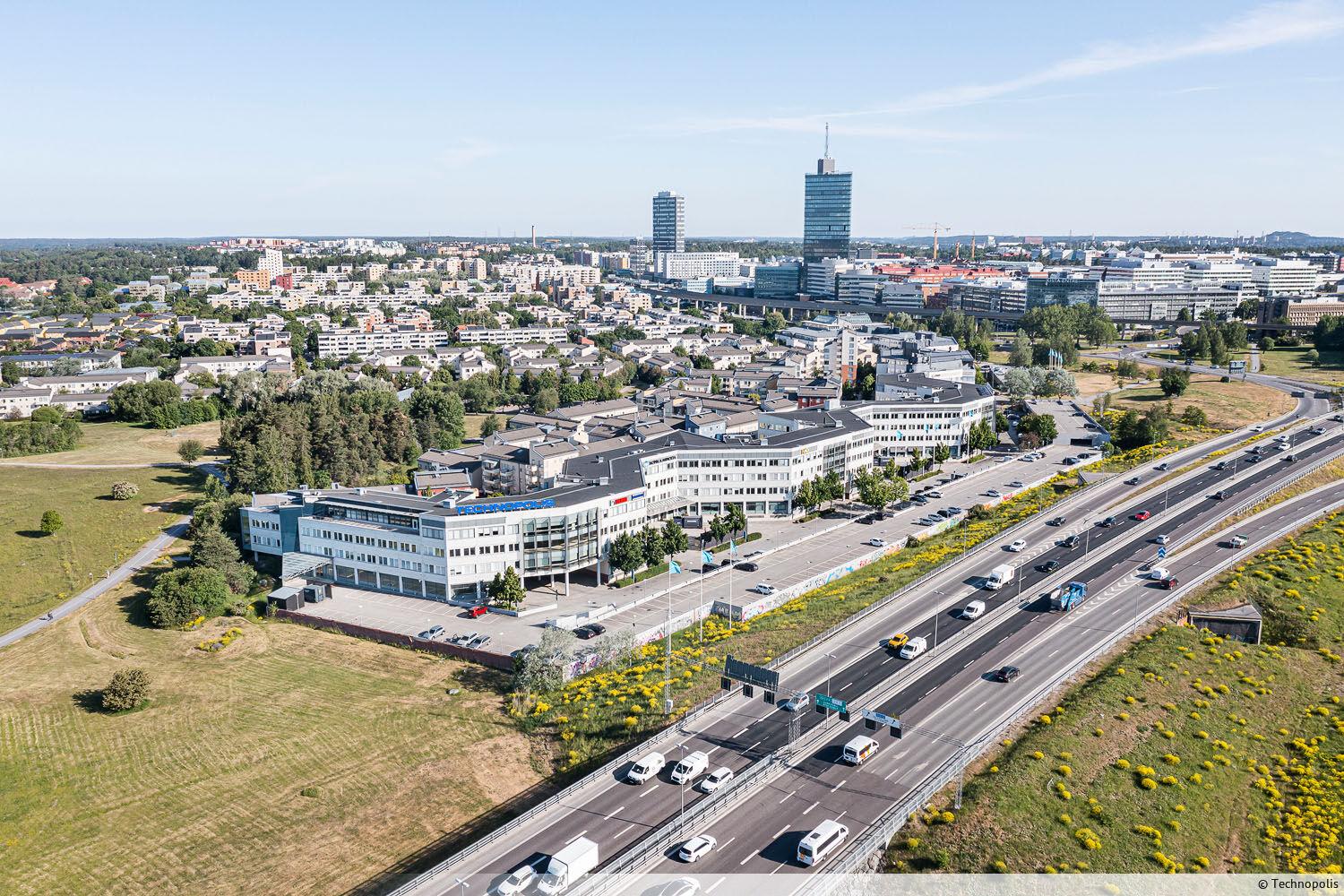 An office space on third floor with great view now available for rent.This space consists of open space and meetingrooms of different sizes. The campus is in a great location, close to good public transportation connections and right next to both E4 and E18.