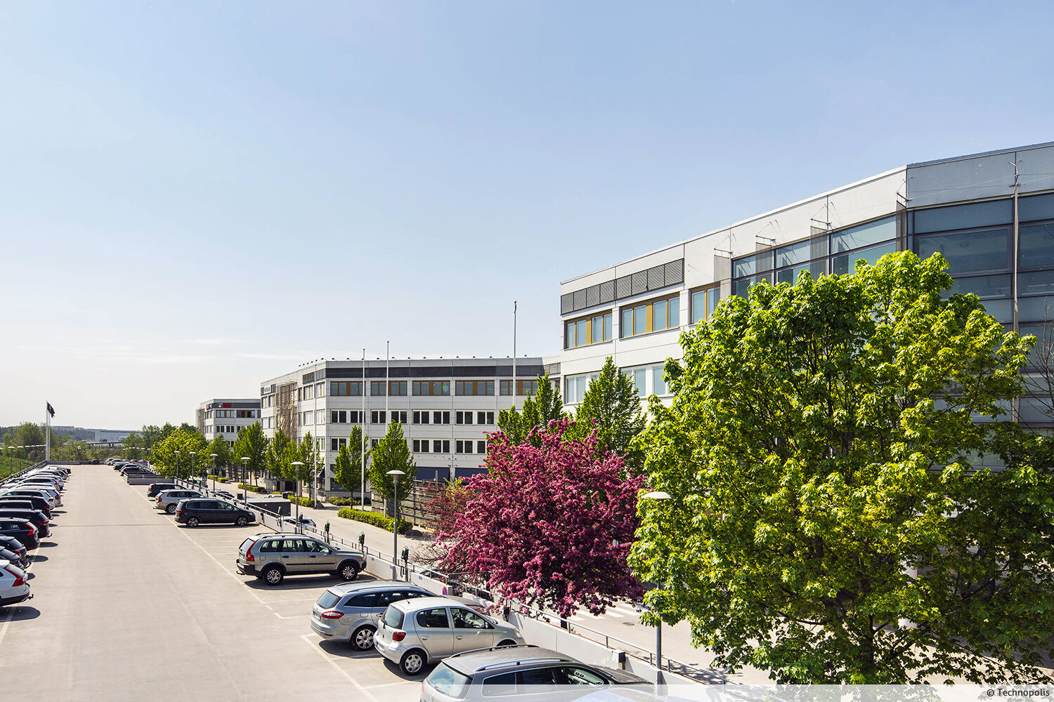 Detta kontor ligger i Technopolis HUB, ett litet kontorsområde med möjlighet till små privata kontor. Kontorslokalen ligger på första våningen ovanför den nya receptionen.