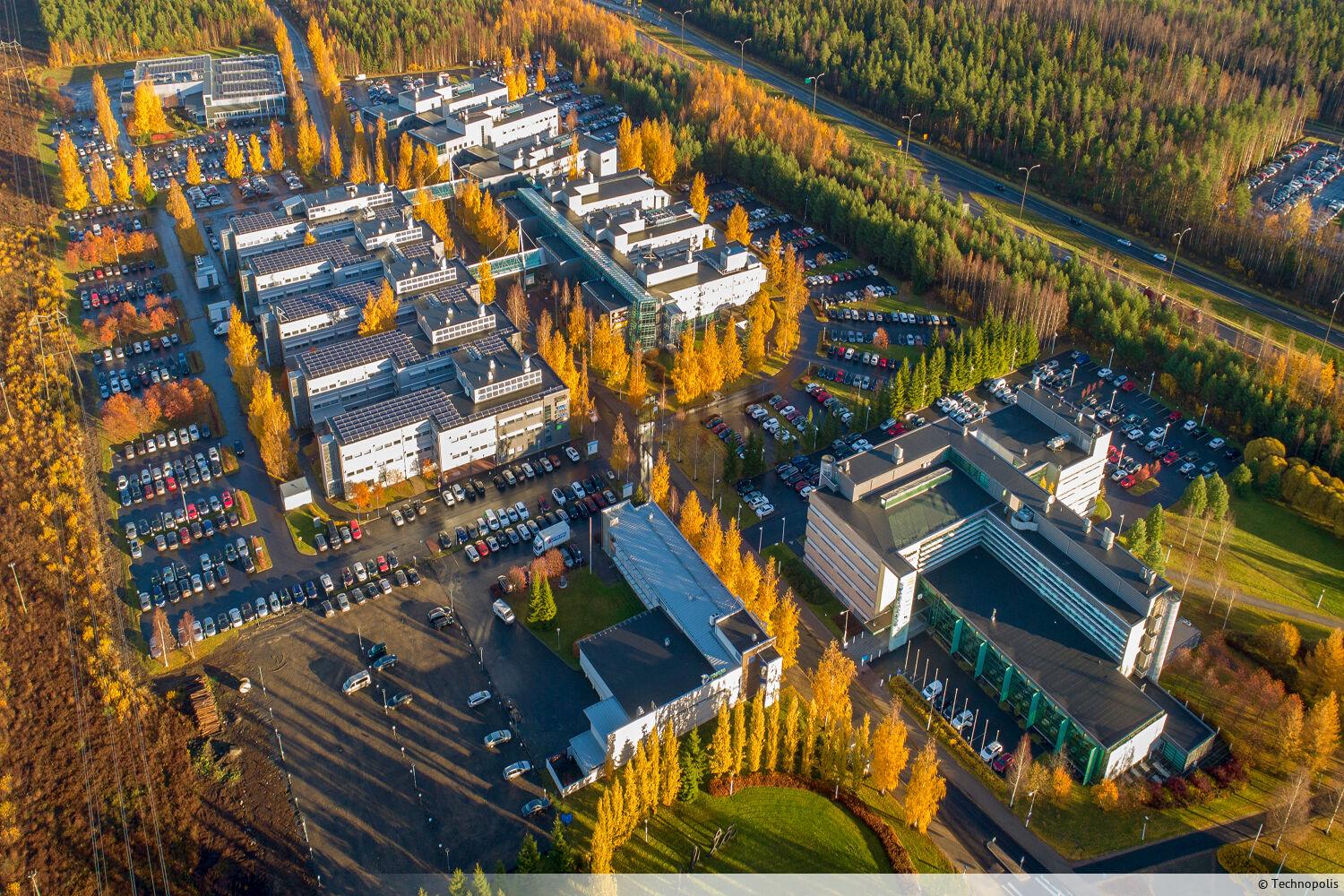 A modern office space on the first floor for rent at the Technopolis Linnanmaa campus. The stated square footage contains a share of the common spaces.