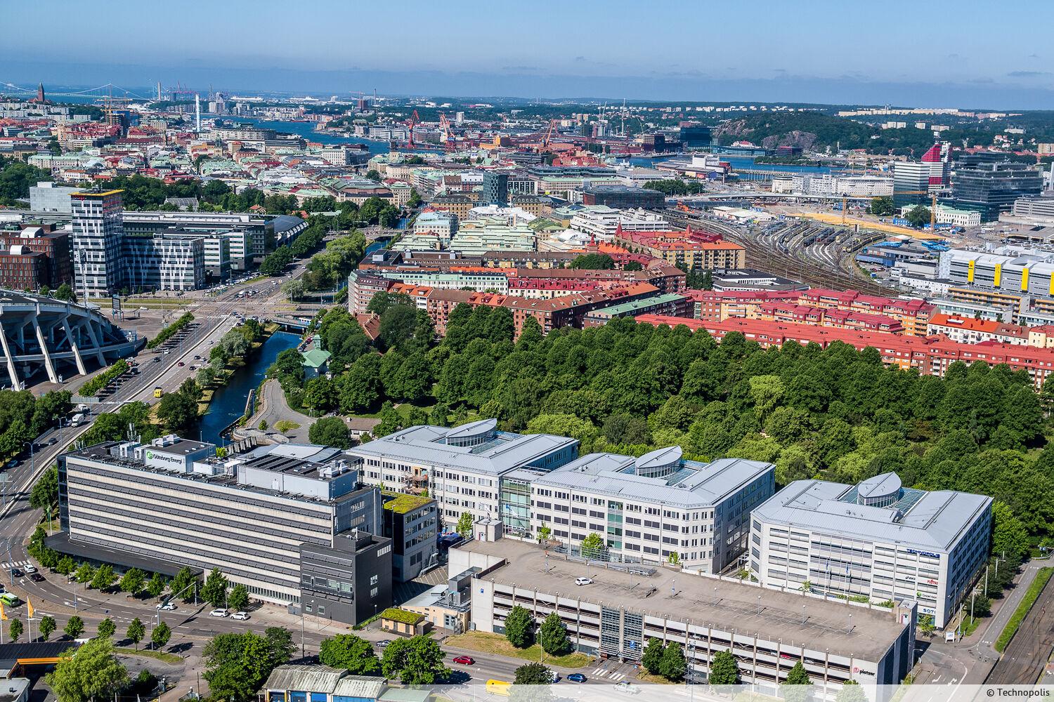 A flexible and bright office space located on the 2nd floor in building D of Ullevi Campus. High ceilings and windows create a spacious and cozy office environment.