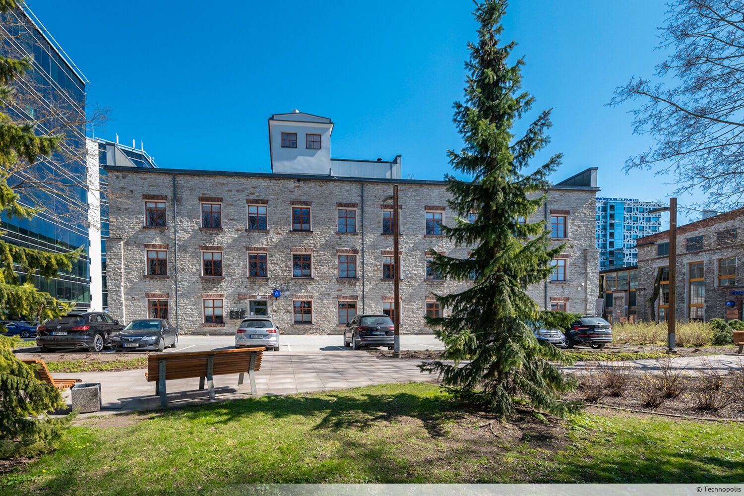 Office space with kitchen and rest area for rent on the second floor.  The windows of the office space open both to the south and to the north.