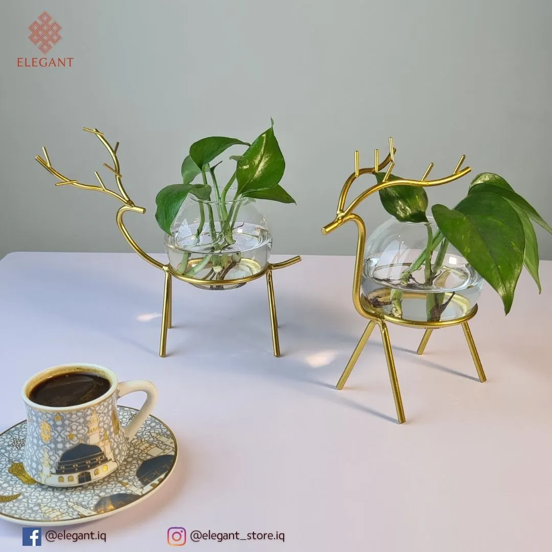دورق زجاجي مع ستاند معدني بشكل غزالة