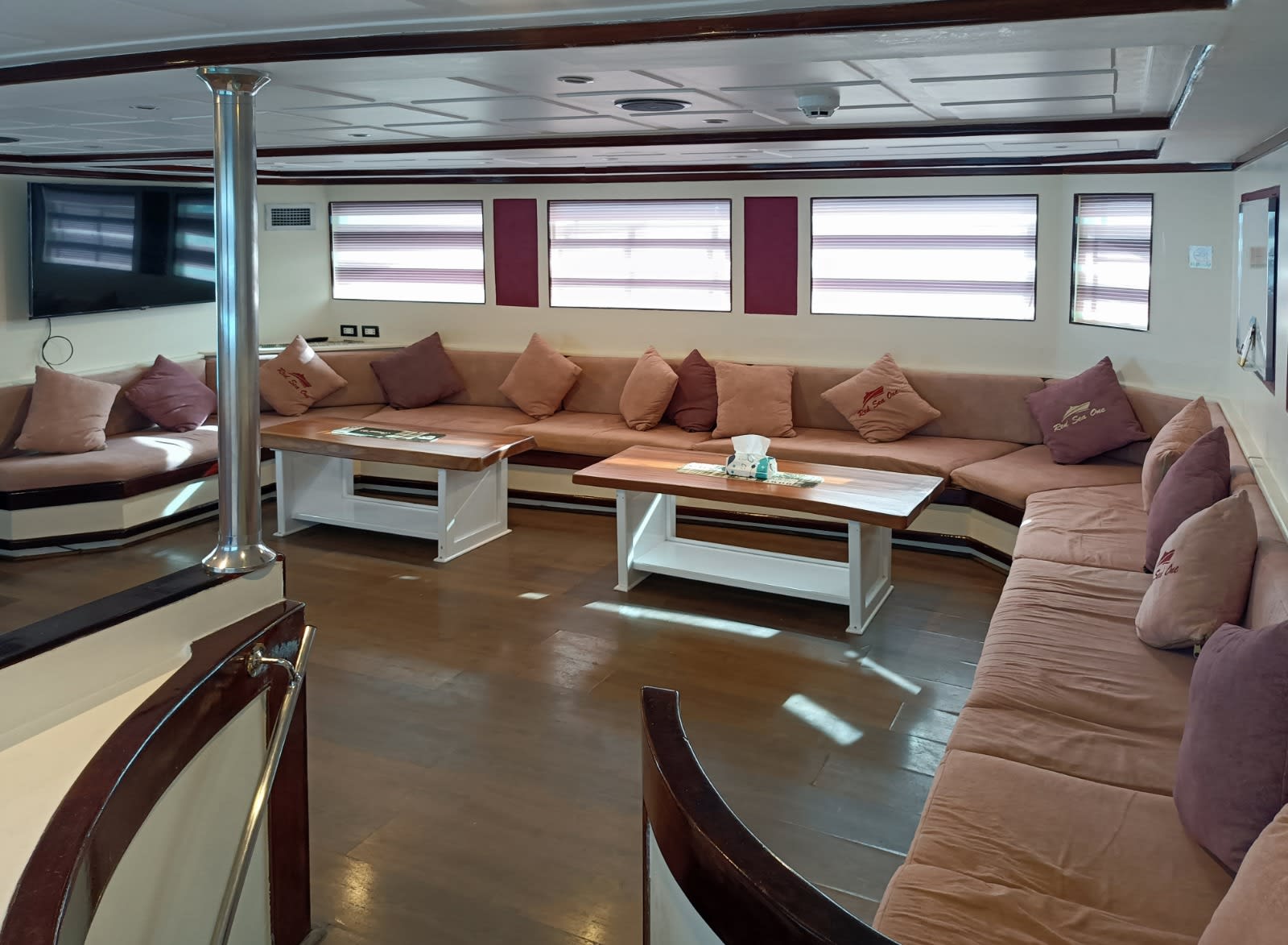Social lounge on board