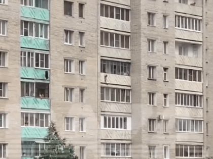 Матери 3-летнего ребёнка, висевшего на балконе в Чите, грозит до 3 лет колонии