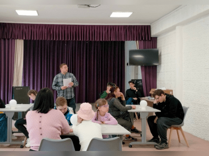 Забайкальские коммунисты и комсомольцы провели «космический» праздник для детей из общества слепых