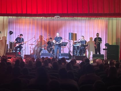 Дмитрий Харатьян дал концерт в Смоленке