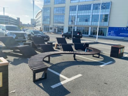 Забайкальский предприниматель презентовал мебель собственного производства премьер-министру страны на форуме городов