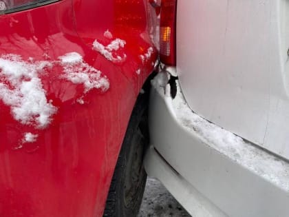 Иномарка столкнулась с большегрузом в Чите