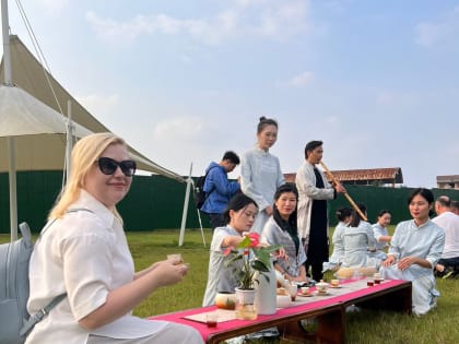 Делегация из Забайкалья посетила плантации по выращиванию чая в провинции Китая