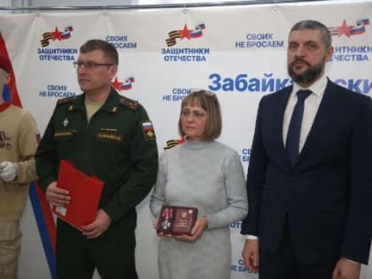 Губернатор Осипов вручил ордена Мужества семьям погибших военнослужащих