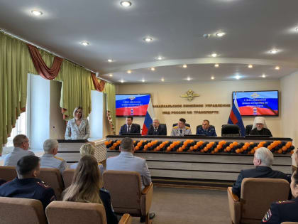 Митрополит Димитрий поздравил сотрудников транспортной полиции