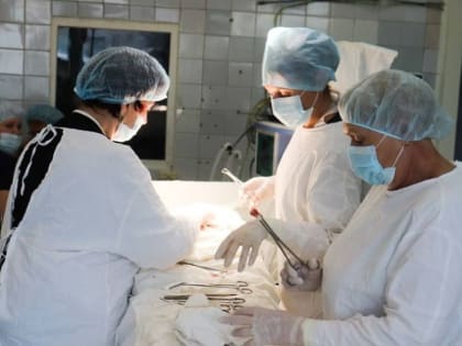 Главный травматолог Минздрава Забайкалья и профессор ЧГМА провели высокотехнологичные операции в краевой больнице №4