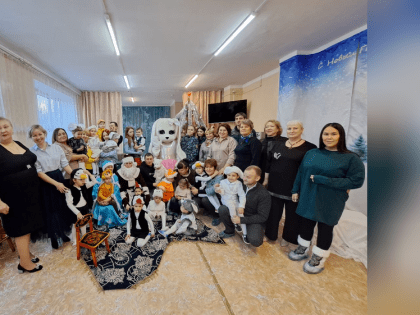 Коммунисты и «Надежда России» поздравили с Новым годом детей Дома малютки в Атамановке