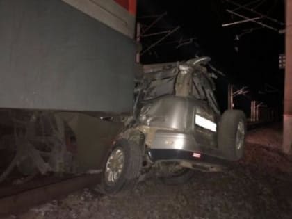 В Забайкалье ночью в ДТП на переезде погибли двое взрослых и двое детей