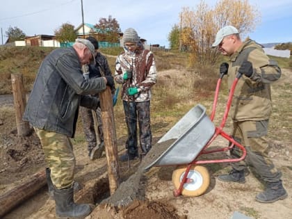 ​Маленькие инициативы - большие дела. Активисты Красного Чикоя благоустраивают детскую площадку