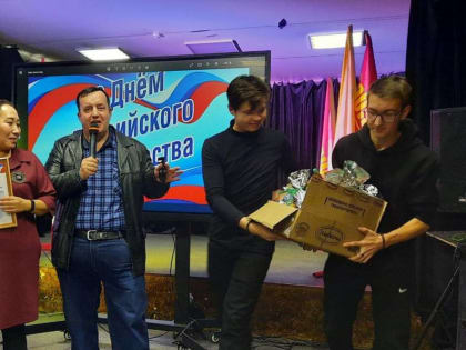 Единороссы поздравили учащихся училища культуры с Днем российского студенчества