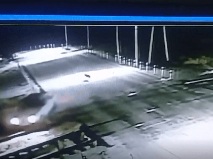 Водитель «Жигулей» в Чите едва не попал под поезд из-за проблем со здоровьем