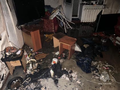 Пьяный читинец едва не задохнулся из-за загоревшегося в квартире кресла