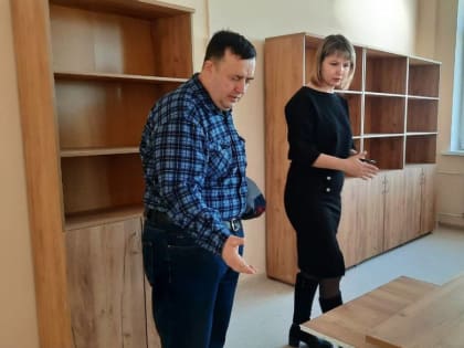 Единороссы осмотрели ход строительства новой школы в Смоленке