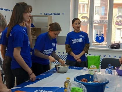 Народная кухня сплотила народы Забайкалья: активисты «Единой России» провели мастер-класс по лепке бууз