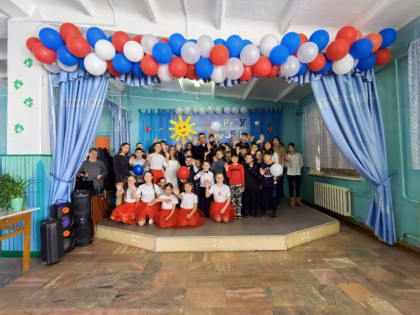 Руководитель регионального Минприроды вручил детям Шерловогорского центра помощи новогодние подарки