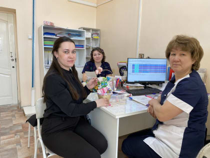 Коллектив женской консультации поликлиники № 5 в Чите поздравил будущих мам в день беременных