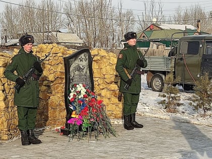 Глава Борзинского района прочитал своё стихотворение о солдате на митинге памяти погибших в СВО