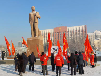 Забайкальские коммунисты по традиции собрались на главной площади краевой столицы.