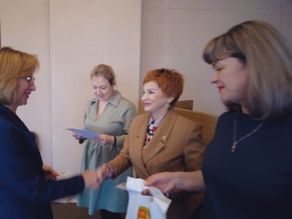 Депутатам городского Совета вручили удостоверения