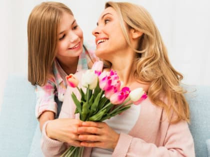 «Единая Россия» приглашает участвовать в опросе ко Дню матери