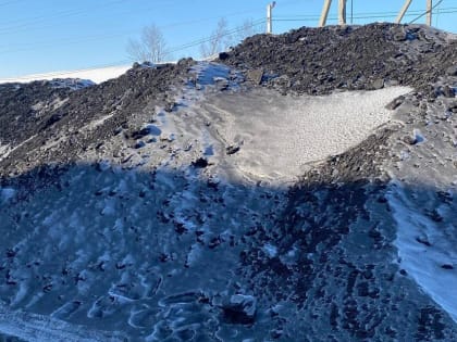 В добычу угля стали вкладывать меньше денег из-за проблем с перевозками