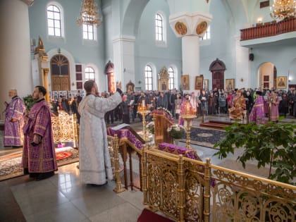 31 марта. Архиерейское богослужение в Неделю Крестопоклонную