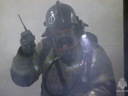 Пожарные спасли инвалида и его пьяного товарища из горящей квартиры в Петровске-Забайкальском