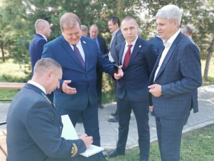 Сергей БЕЗДЕНЕЖНЫХ:
"В ДЕНЬ РОЖДЕНИЯ – С САМЫМИ РОДНЫМИ,
С ЗЕМЛЯКАМИ"