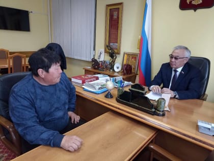 Баир Жамсуев провёл личный приём граждан в Агинском