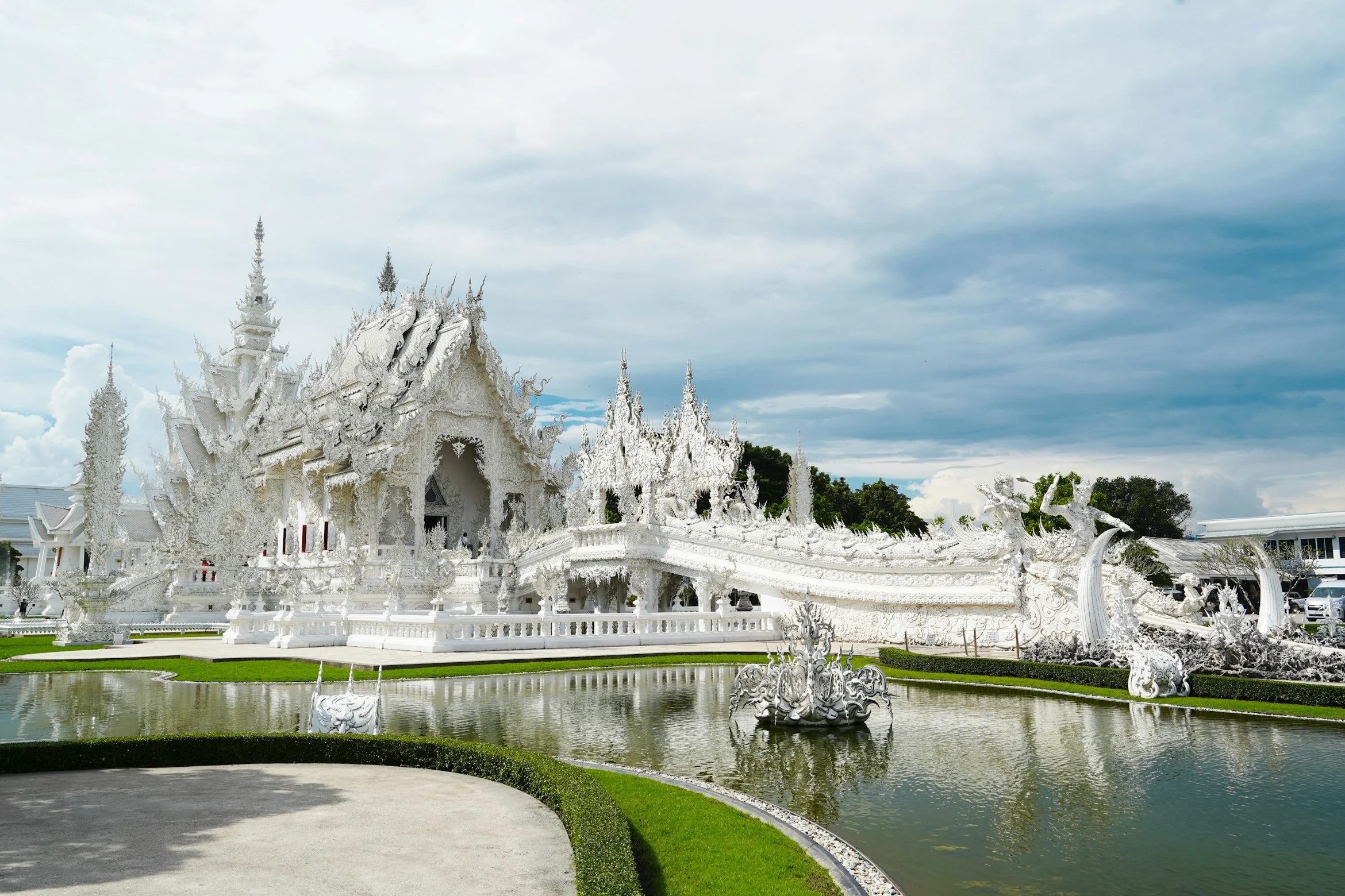 Chiang Rai Day Trip from Chiang Mai: White Temple, Blue Temple, Black House