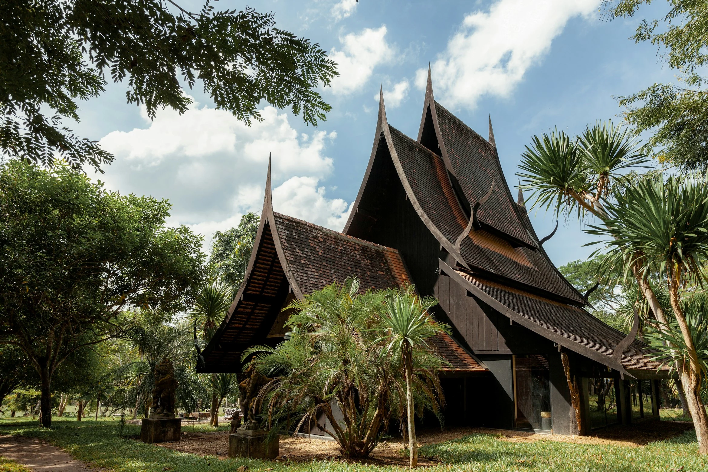 Baan Dam Museum, Nang Lae, เธญเธณเนเธ เธญเนเธกเธทเธญเธ Chiang Rai, Thailand