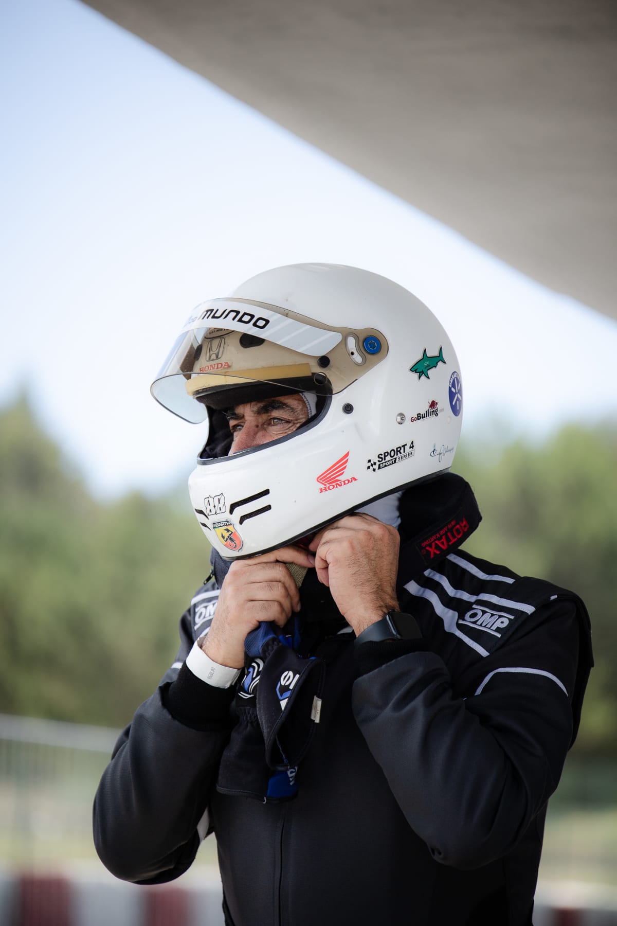 Piloto em competição de karting