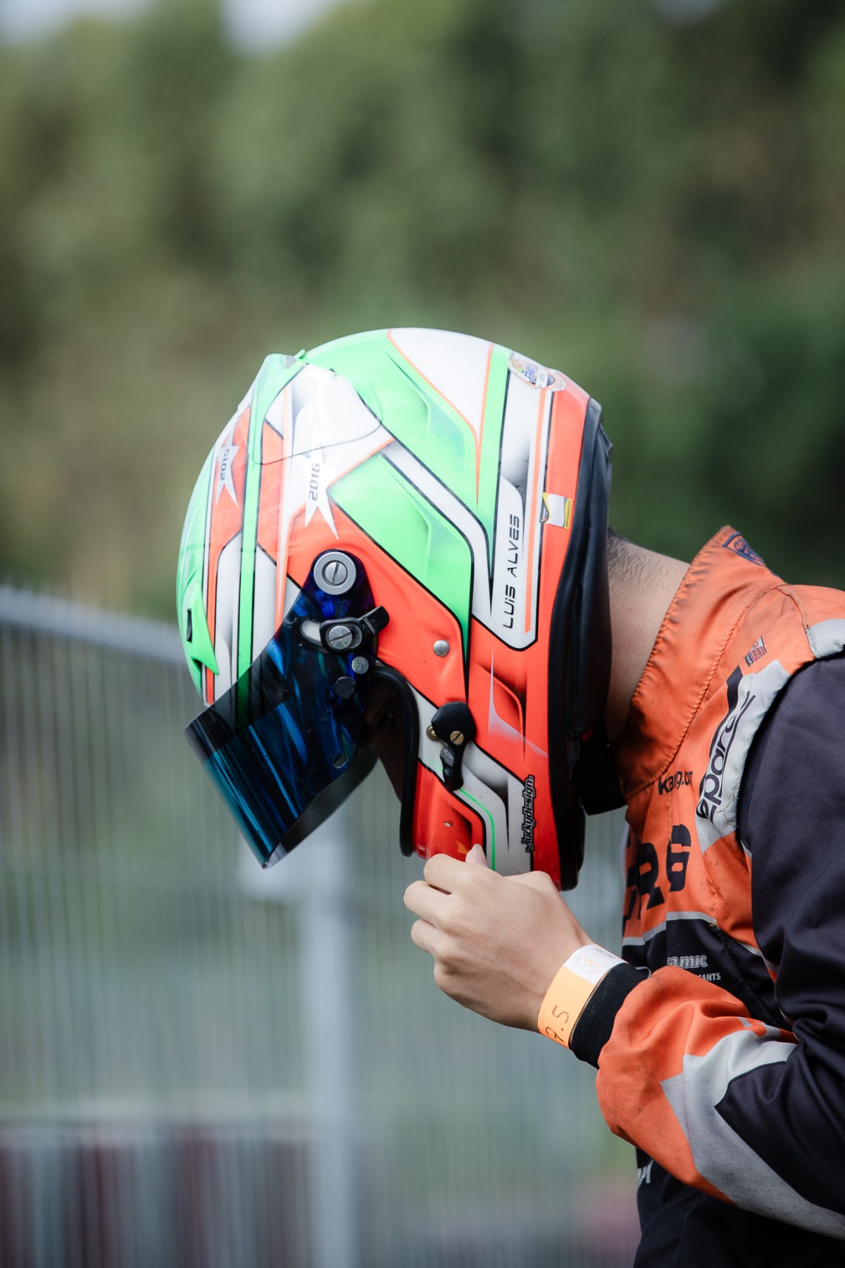 Kart em velocidade durante um evento desportivo